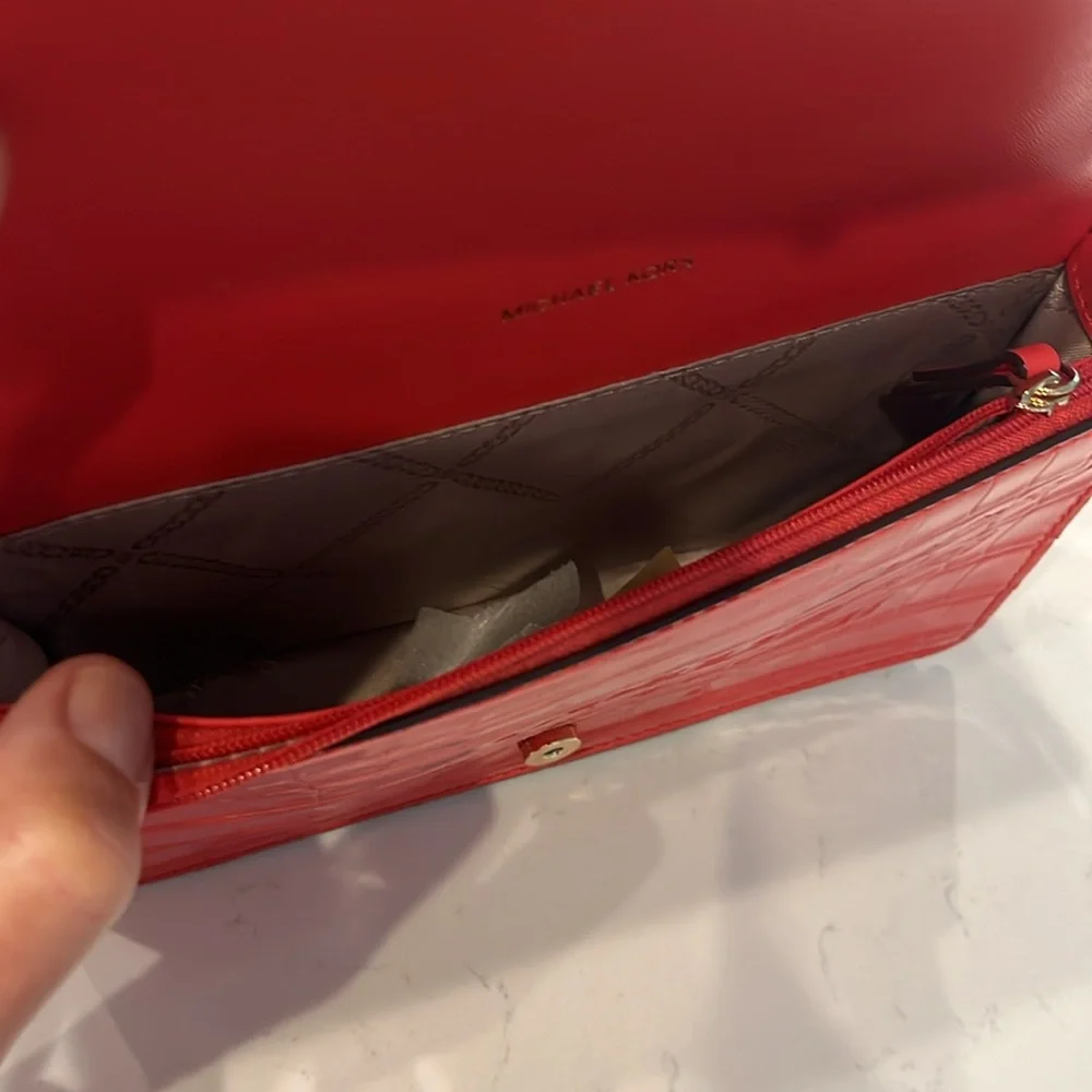 Like new Michael Kors Flap XBody bag. Used 2X - Picture 3 of 12
